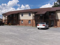 1121 Beverly Pike in Elkins, WV - Building Photo - Building Photo