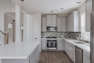 285 Trillium Pk Lp in Conroe, TX - Building Photo - Building Photo