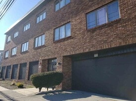 47 BERGEN Blvd in Fairview, NJ - Building Photo
