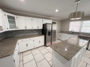 2406 2nd Ave in Lake Charles, LA - Building Photo - Building Photo