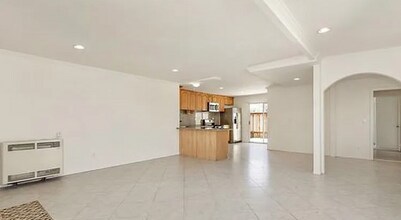 2052 Pomona Ave in Costa Mesa, CA - Building Photo - Building Photo