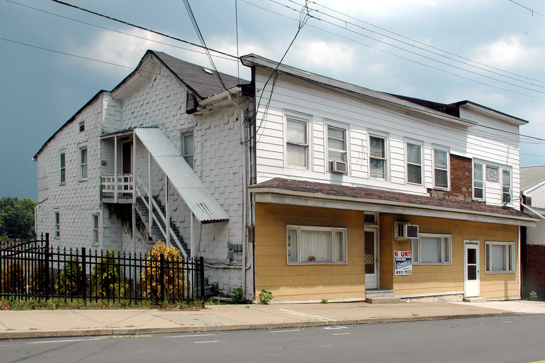 589 Main St in Edwardsville, PA - Building Photo