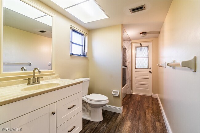 property at 2523 SE 24th Pl
