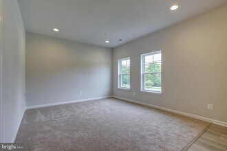14217 Travilah Rd in Rockville, MD - Building Photo - Building Photo
