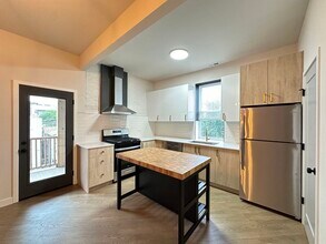 841 N Mozart St in Chicago, IL - Building Photo - Building Photo
