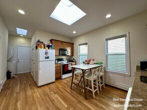 143 Hillside St, Unit 3 in Boston, MA - Building Photo - Building Photo