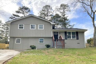 1436 High Meadow Dr in Stone Mountain, GA - Building Photo
