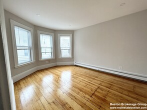 8 Buttonwood St, Unit 2 in Boston, MA - Building Photo - Building Photo