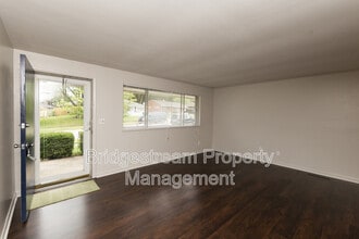 4606 Knobhill Dr in Dayton, OH - Building Photo - Building Photo