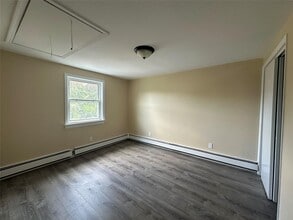 13 Hazel St in Glen Cove, NY - Building Photo - Building Photo