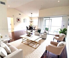 9944 NW 2nd Ct in Plantation, FL - Building Photo