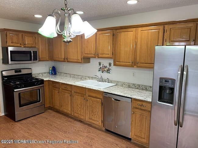 27 Barn Swallow Blvd in Marlboro, NJ - Building Photo - Building Photo