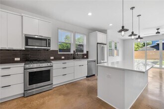 914 Taulbee Ln in Austin, TX - Building Photo - Building Photo