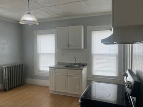 33 Cherry St in Lynn, MA - Building Photo - Building Photo