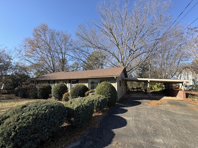 11 Blue Ridge Dr in Liberty, SC - Building Photo - Building Photo