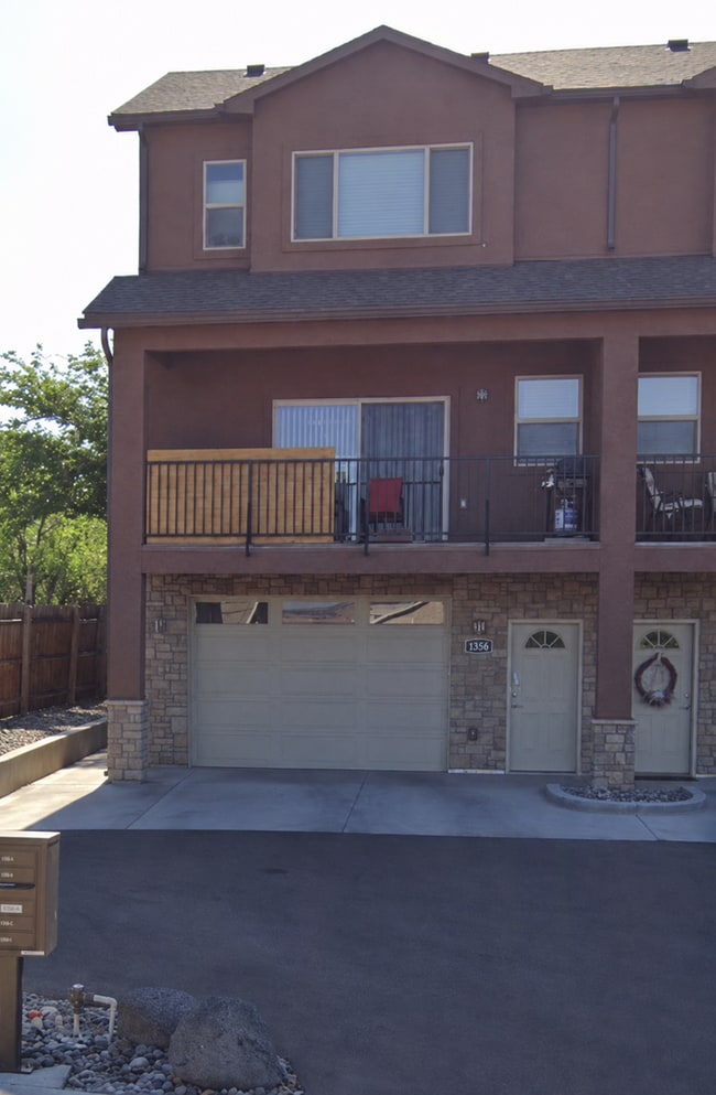 property at 1558 Poplar Dr