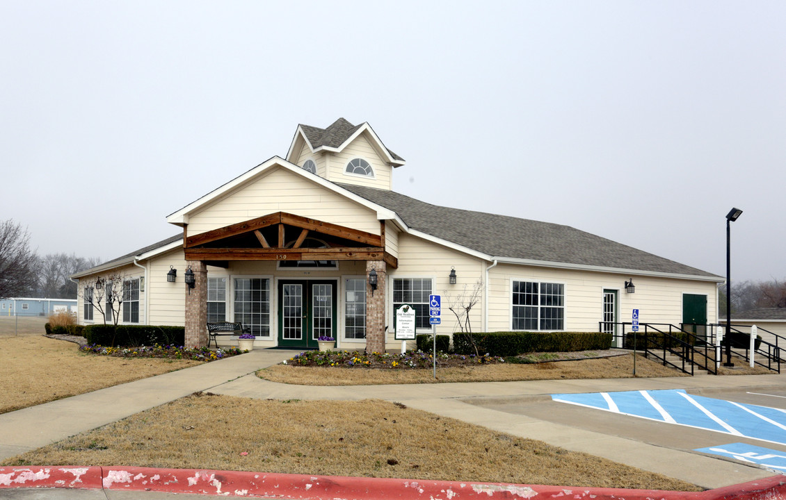 Oak Meadows Townhomes in Commerce, TX - Building Photo