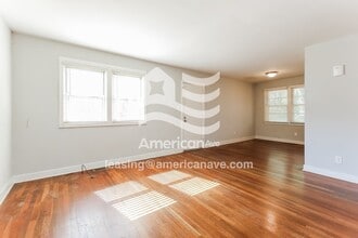 606 Fleetwood Cir in Spartanburg, SC - Foto de edificio - Building Photo