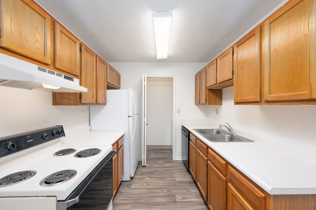 Ashton Lake Apartments