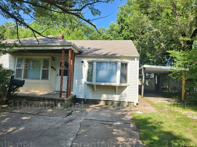 property at 951 N Pershing St