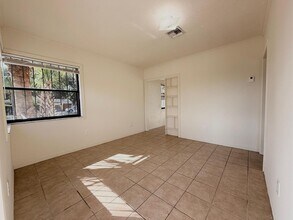 5607 N Flagler Dr in West Palm Beach, FL - Building Photo - Building Photo
