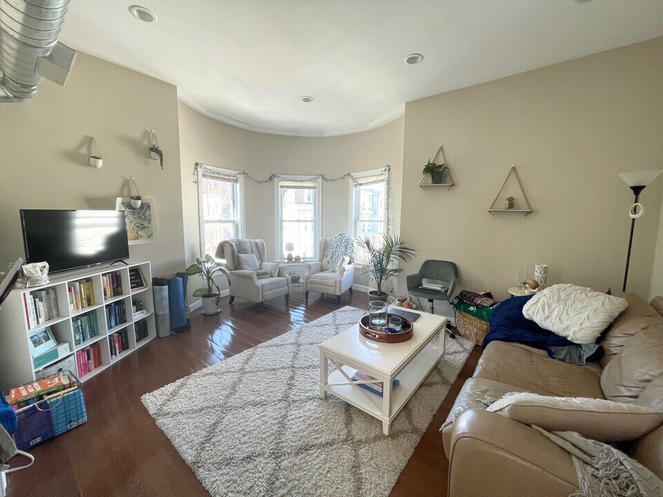 189 Princeton St in Boston, MA - Building Photo