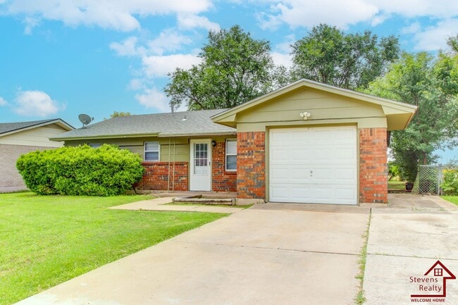 4910 NW Pollard Ave in Lawton, OK - Foto de edificio - Building Photo