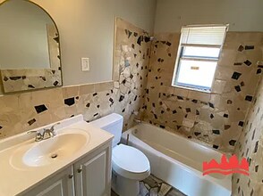 874 Castlewood Ave in Memphis, TN - Foto de edificio - Building Photo