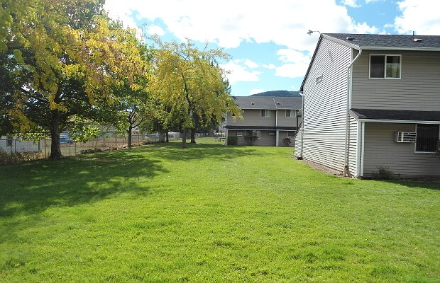 Grande Woods Apartments in La Grande, OR - Building Photo - Building Photo