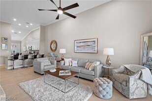 9402 Pocida Ct in Naples, FL - Building Photo