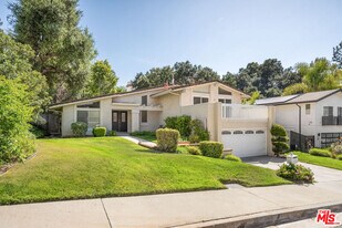 22840 Sparrow Dell Dr in Calabasas, CA - Building Photo