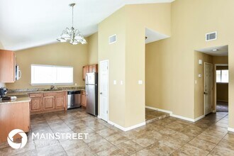 6929 Trail Lake in San Antonio, TX - Building Photo - Building Photo