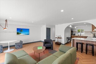 1817 NE 121st St in North Miami, FL - Building Photo