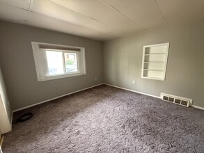 102 W Chartes St in New Castle, PA - Foto de edificio - Building Photo