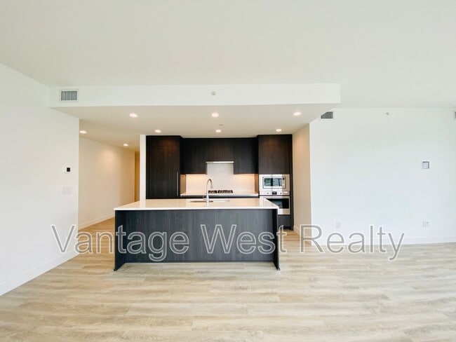 238 Leon Ave in Kelowna, BC - Building Photo - Building Photo