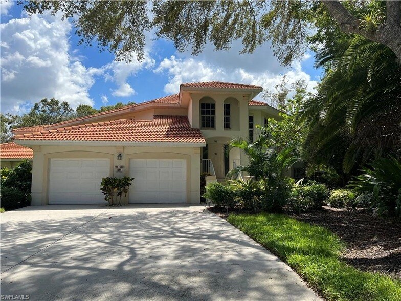 901 Egrets Run, Unit 4-102 in Naples, FL - Foto de edificio
