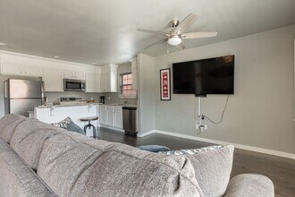 2805 W Lakewood Dr in Fayetteville, AR - Building Photo - Building Photo