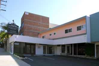 24431-24433 Hawthorne Blvd. in Torrance, CA - Foto de edificio - Building Photo