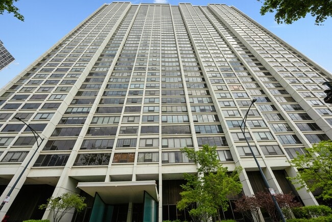 2800 N Lake Shore Dr in Chicago, IL - Building Photo - Building Photo