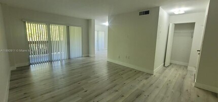 10641 SW 108th Ave in Miami, FL - Building Photo - Building Photo