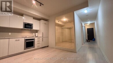 330 Richmond St W in Toronto, ON - Building Photo - Building Photo