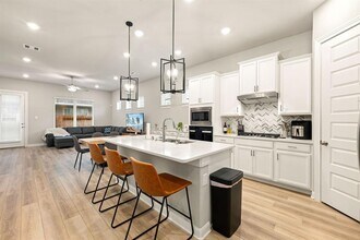 2406 Driftwood Trl in Clear Lake Shores, TX - Foto de edificio - Building Photo