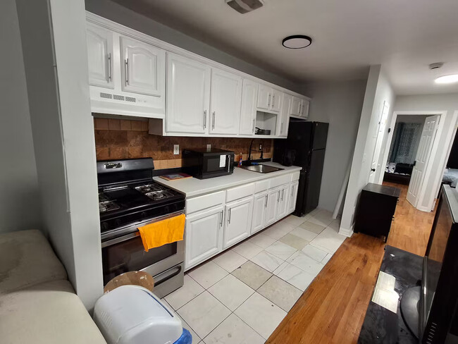 2190 Fulton St, Unit Cozy and Elegant Stay in Brooklyn, NY - Building Photo - Building Photo