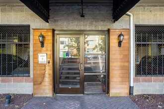 Burnside Common Apartments in Portland, OR - Foto de edificio - Building Photo