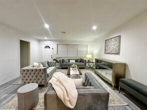 5346 Windswept Ln in Houston, TX - Building Photo - Building Photo