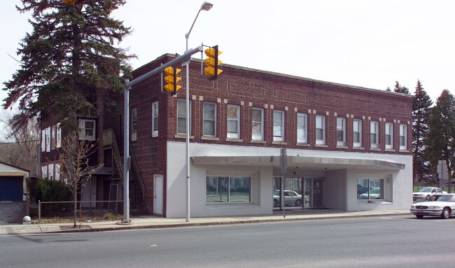 5 Meadow St in Chicopee, MA - Building Photo - Building Photo