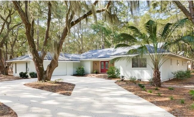 property at 2 Abbott Ln