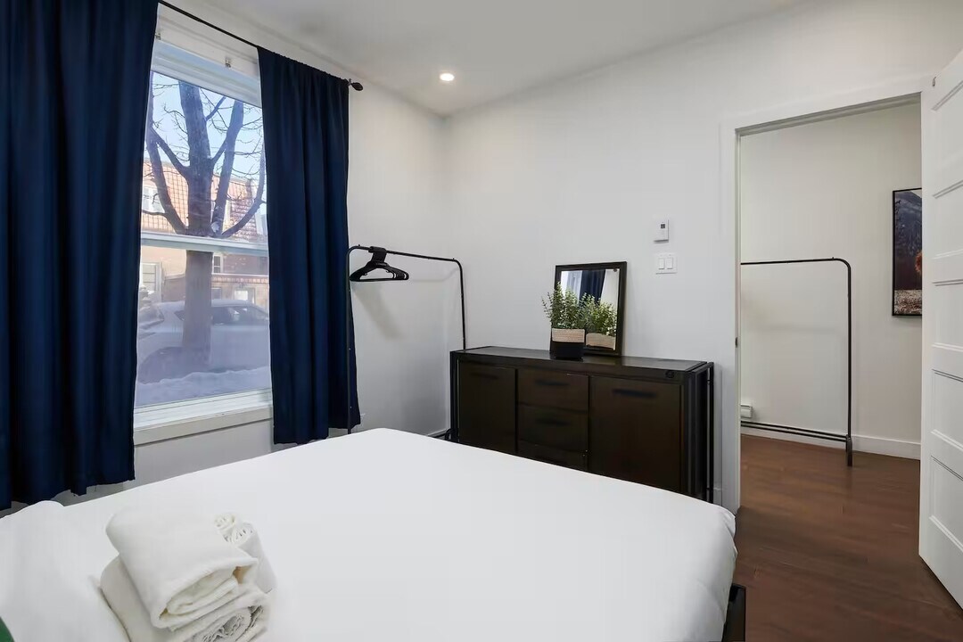 3778 De Bullion Rue in Montréal, QC - Building Photo