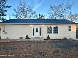 1424 Monmouth Ave in Toms River, NJ - Building Photo