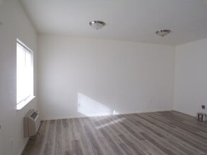 2207 Jakob Ave in La Grande, OR - Building Photo - Building Photo